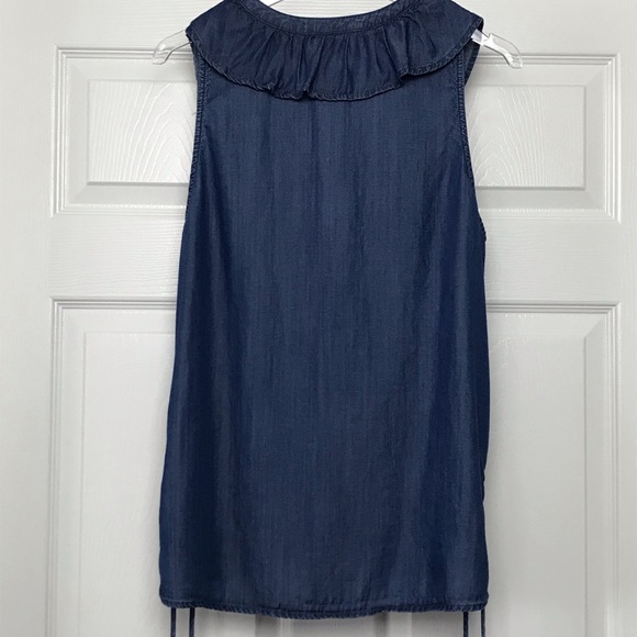 K by Kinnucan’s | Chambray Sleeveless Blouse - Picture 2 of 5